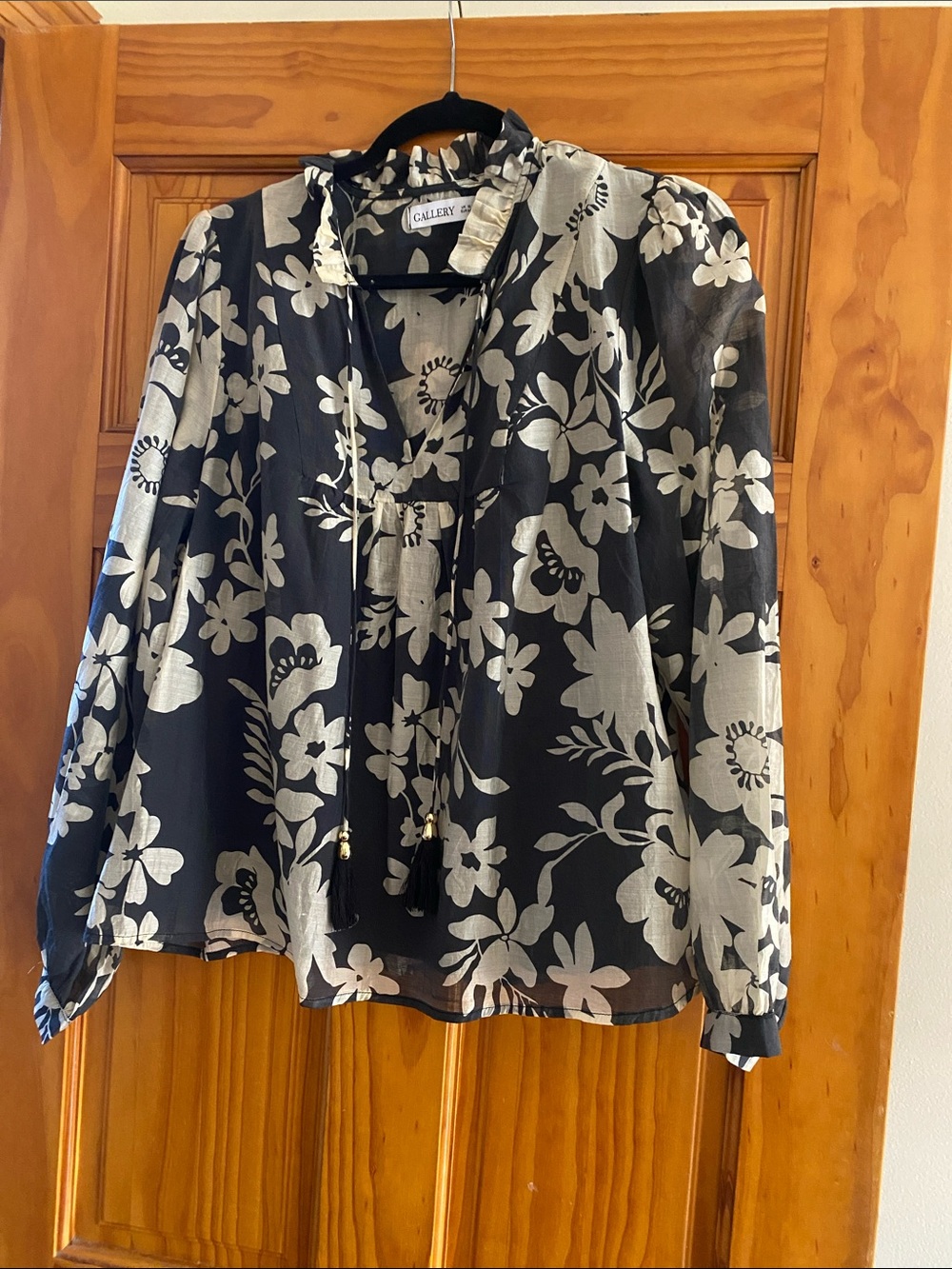 Gallery Black & Cream Floral Tie-Neck Blouse
